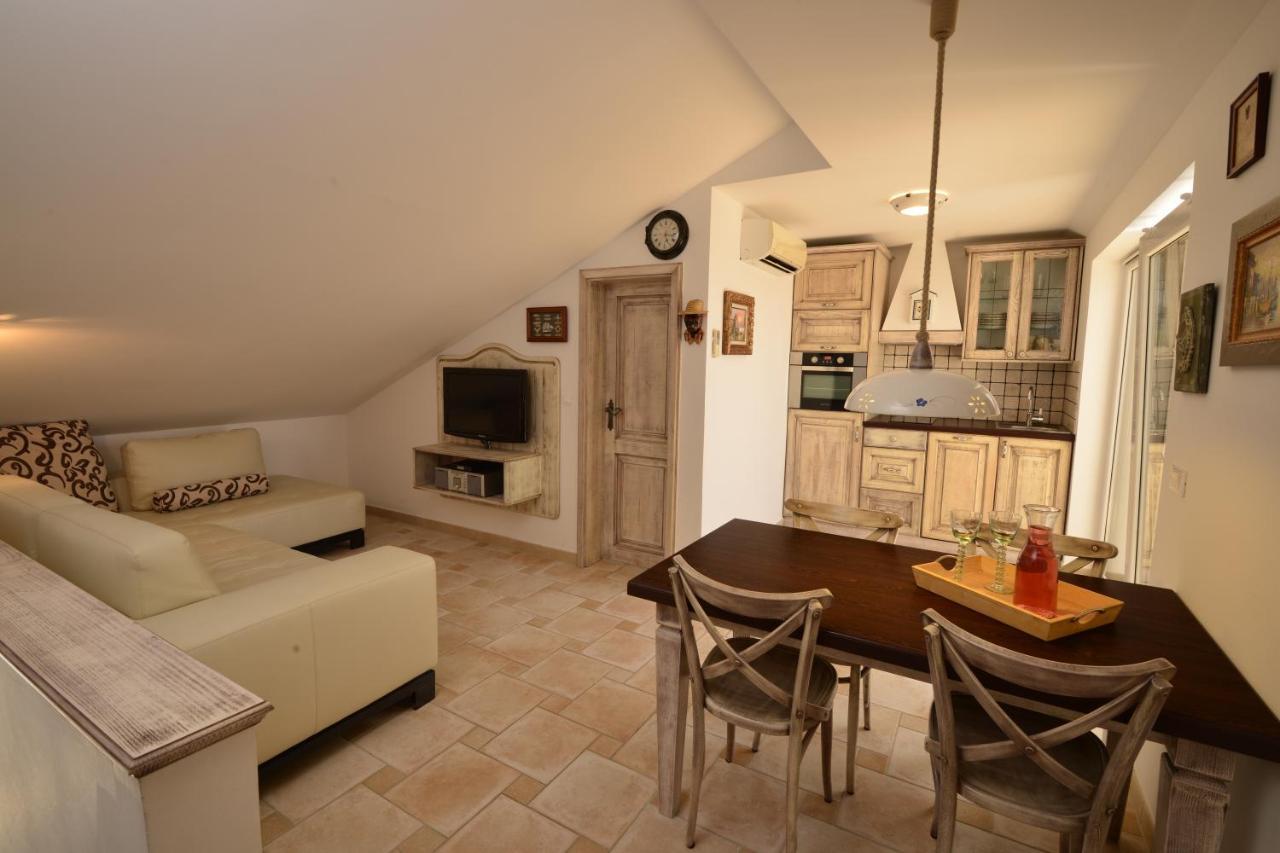 Mar - Only 50m To The Villa *